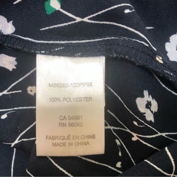Lila Rose navy floral blouse woman’s size M - Picture 8 of 10